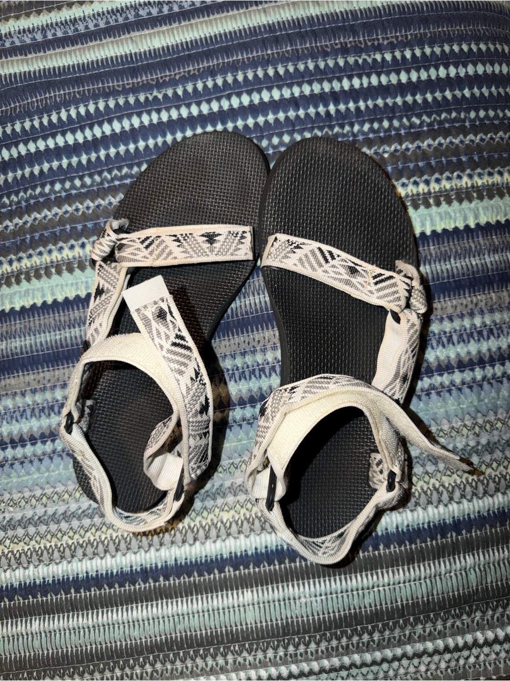 women’s 9 lightly used women’s tevas white